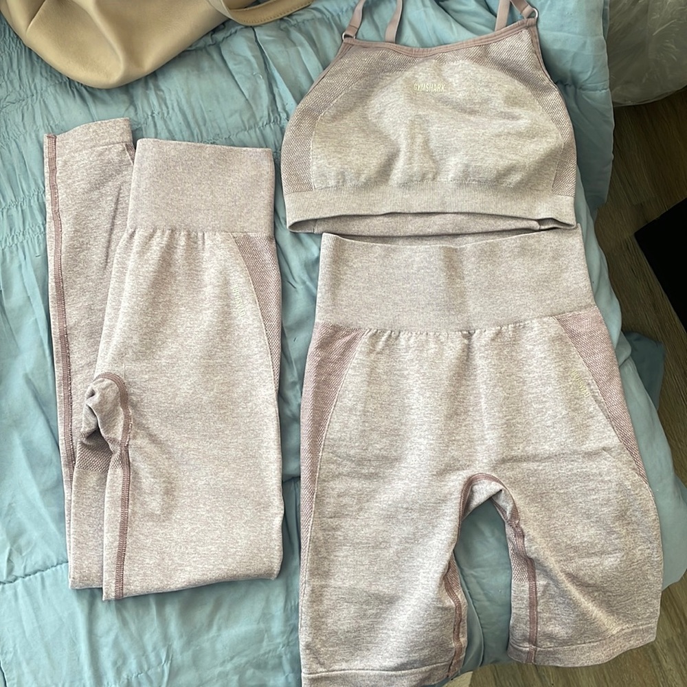3 for 1 gym work out set: sports bra , shorts, leggings